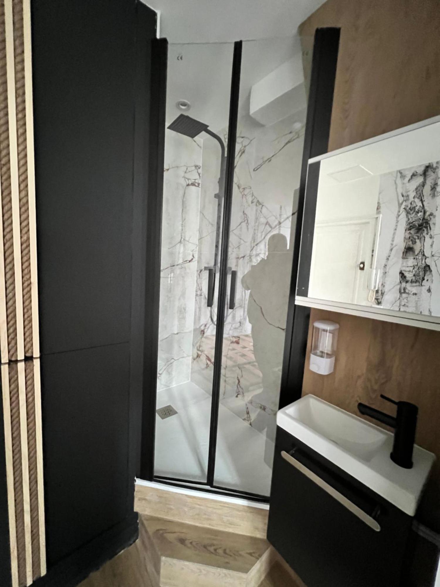 Batignolles, Montmartre Chambre 12M2 , Metro 13 Et 14 Paris Eksteriør billede